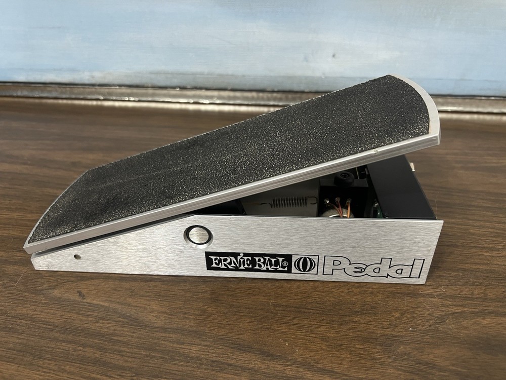 ERNIE BALL 6166 250K MONO VOLUME PEDAL ( WORKING)
