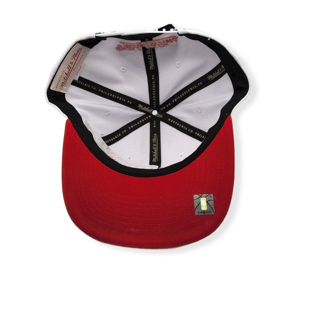 Mitchell & Ness Chicago Bulls Core Basic Script White/Red Adjustable Snapback