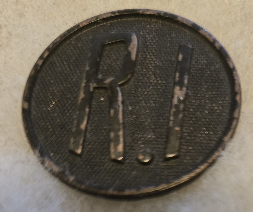 WW1 US Army R.I (Rhode Island) State Collar Disc with nut