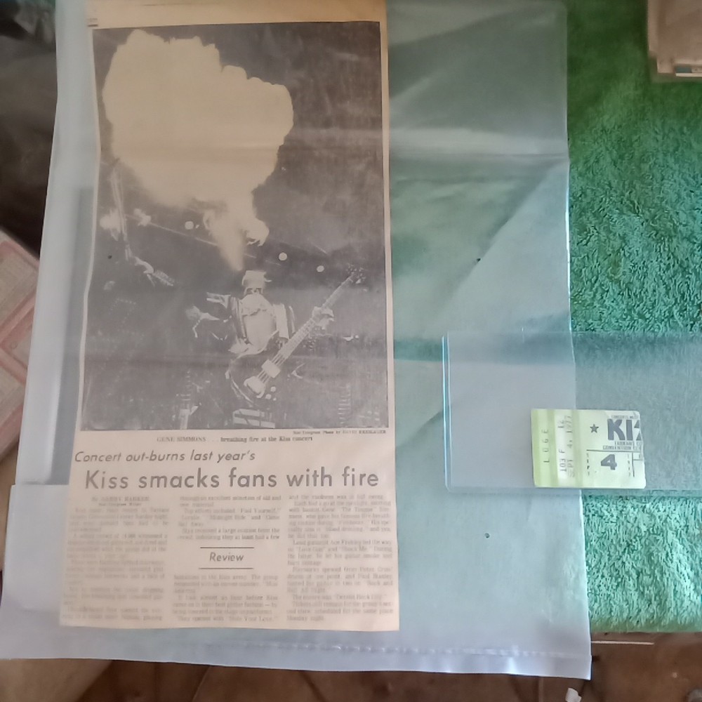 💋 Kiss Ticket Stub Concert History, Love 🔫, With Original Paper Clipping Texas