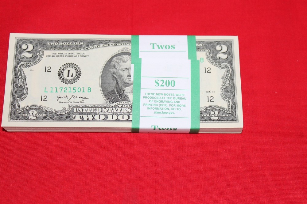 100 $2 DOLLAR BILLS NICE COMPLETE BEP FULL STRAP 100 CONSECUTIVE $200 FACE VALUE
