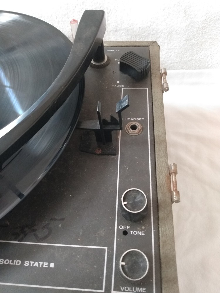 Vintage Audiotronics 300A Classroom Suitcase record player 1969 ~ Tested