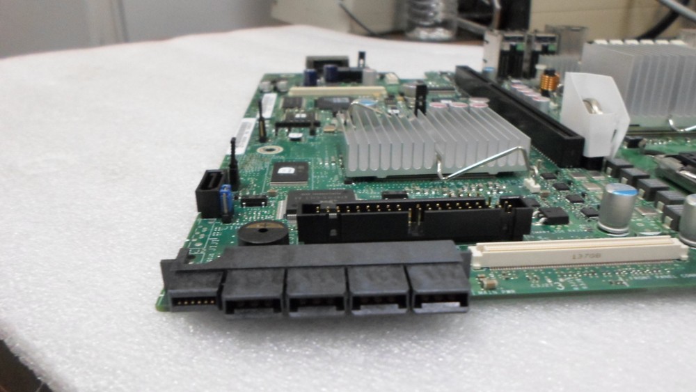 INTEL D40552-607,D40552-605 XBT4G1T ENTRY SERVER BOARD