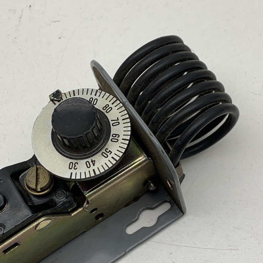 Johnson Controls Penn 9250 Thermostat, Missing Cover