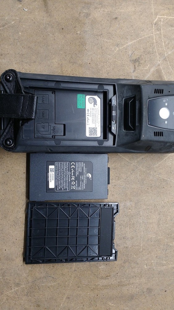 Chameleon 5R Rugged Biometric Handheld Device – Powers On