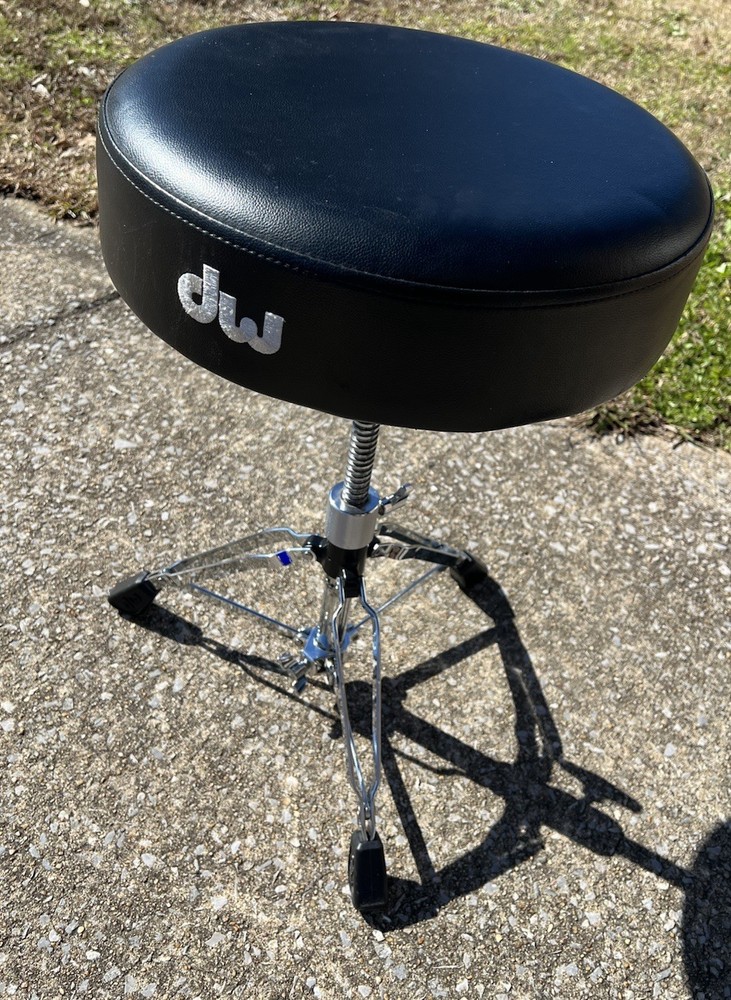 DW 9101 Short Base Round Drum Throne