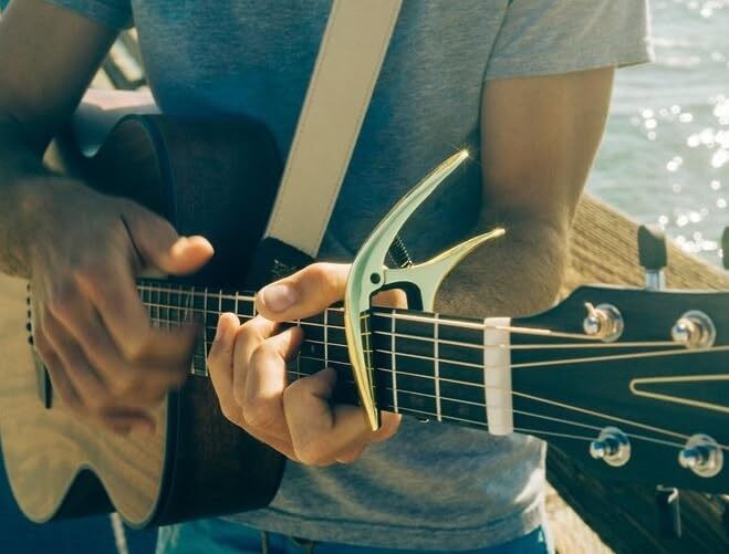 Axis Reversible 2-in-1 Capo - Black Satin