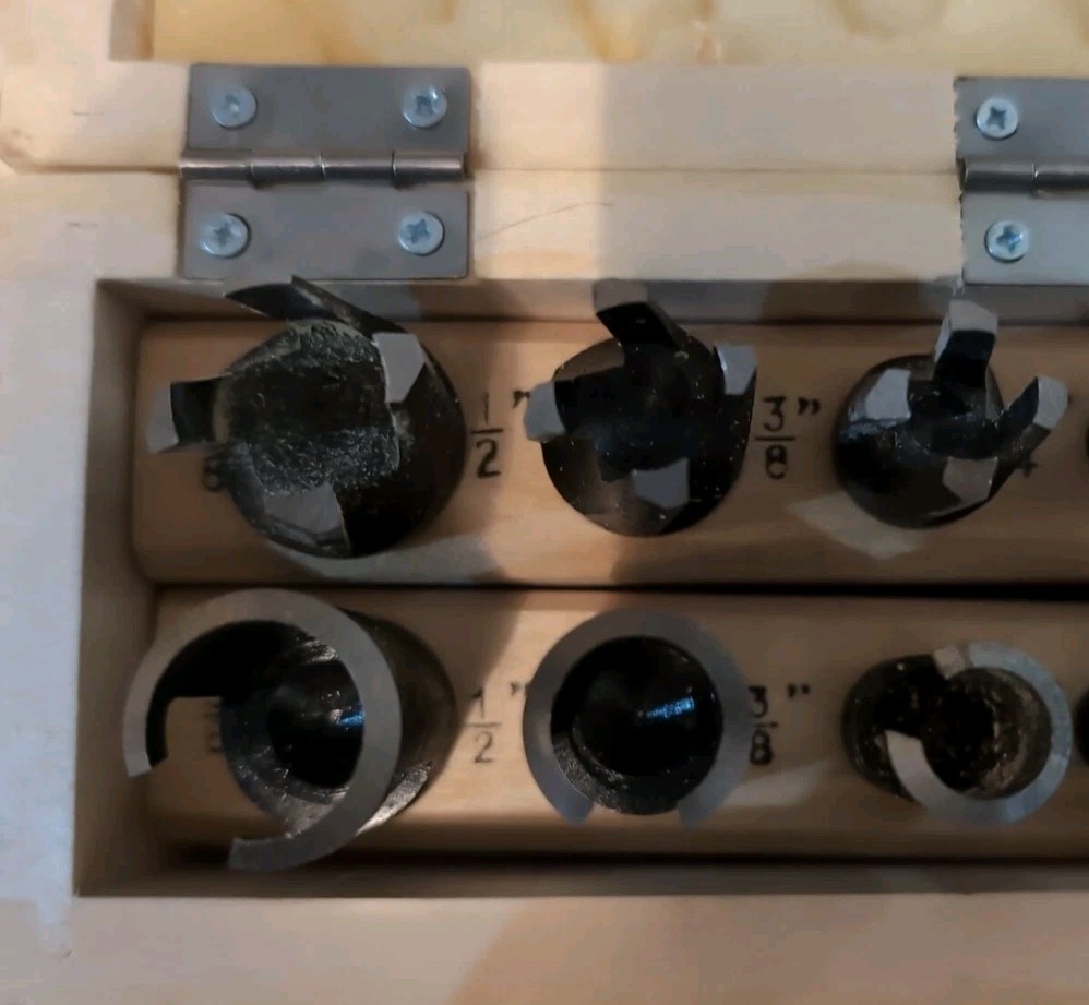 SET OF EIGHT 5/8"-1/4" STRAIGHT SHANK ROUTER BITS And Titanium 1"-1/4"