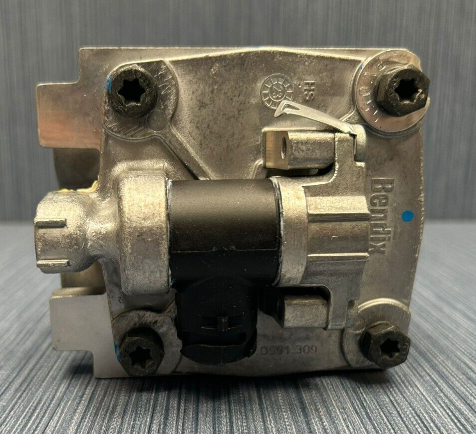 Bendix K071939 | Genuine Bendix® Brake Relay Valve