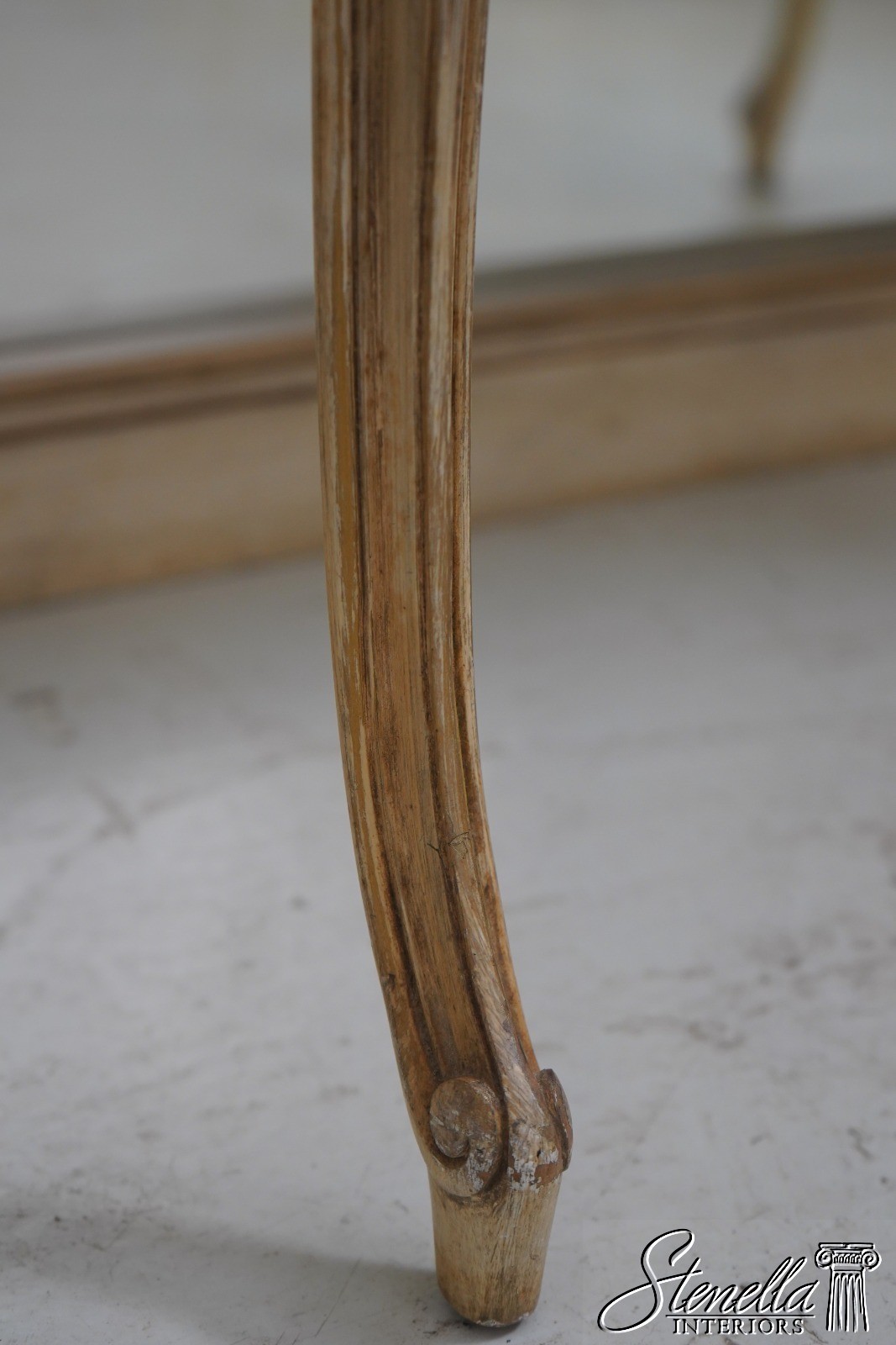 70582: Vintage Dressing Vanity w. Large Mirror & Stool