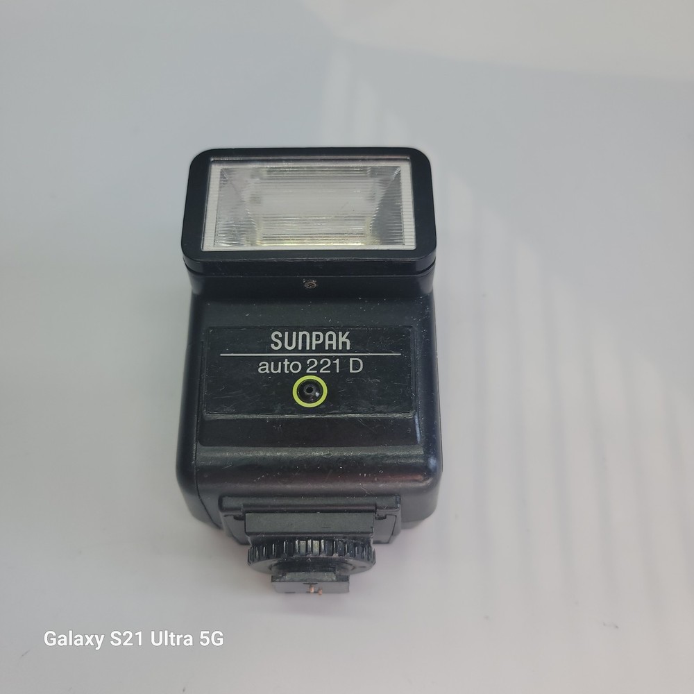 SunPak Auto 221 D Camera Flash Universal - Tested, Works!