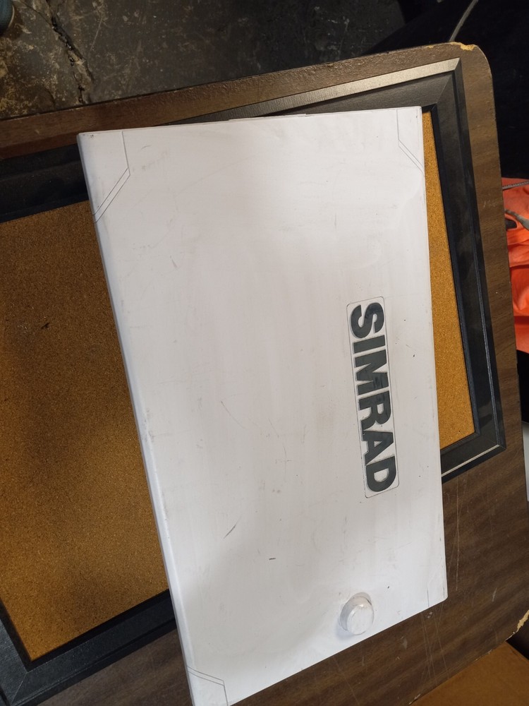 Simrad R3016 16" Radar Display WITH FRONT COVER NICE LCD