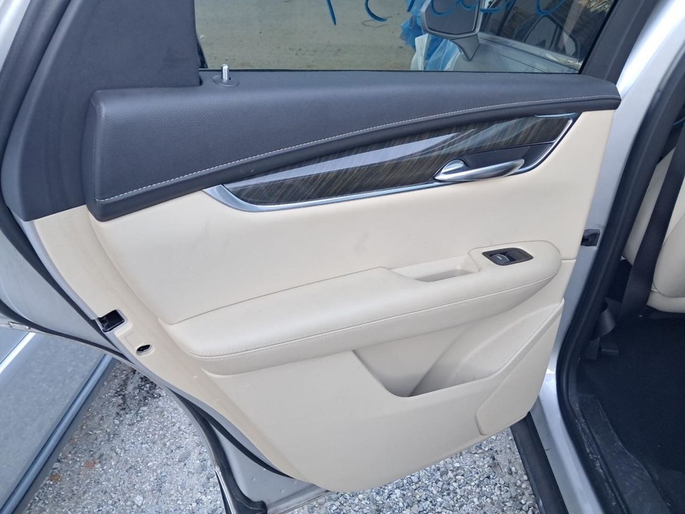 XT5 2019 Glove Box 4901593