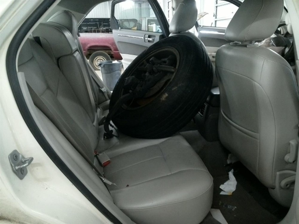 300 2010 High Mounted Stop Light 104795734