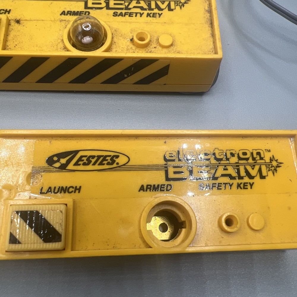 2 ESTES Electron Beam Model Rocket Launch Controllers Safety Key Slot USED