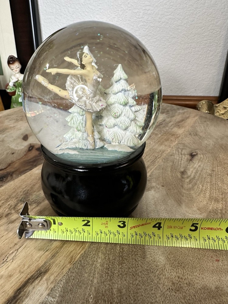 Elegant Ballerina Nutcracker Musical Glitter Snow Globe