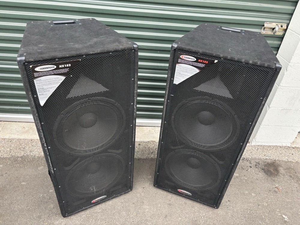 Harbinger HX152 TOWER SPEAKERS ROLLING WHEELS