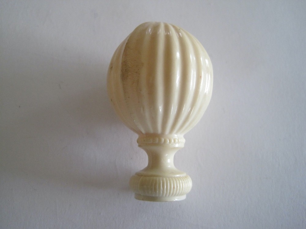FINIALS ANTIQUE BAKELITE CREAM BALL 1 3/4"