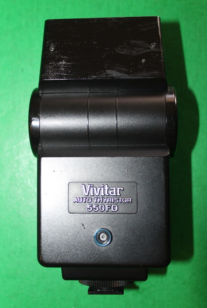 Camera Vivitar Auto Thyristor 550FD vintage shoe-mount flash