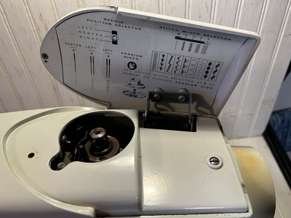 Singer Model 603E Sewing Machine - Touch & Sew - With Pedal - Working, Needs TLC