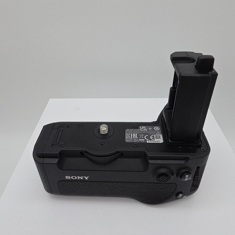 Sony Vertical Grip VG-C4EM- MISSING ONE SCREW FULLY FUNCTIONAL