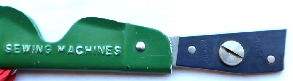 Singer - Simanco No. 121634 Folding Needle Threader / Seam Ripper Hand Tool /MTT