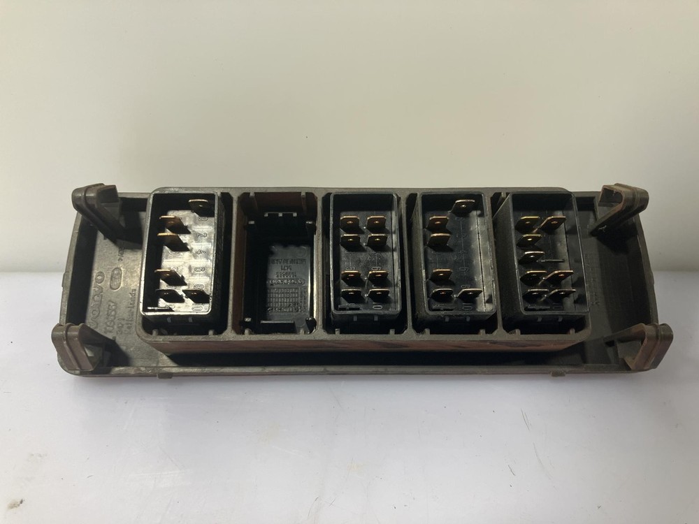 1998-2003 Volvo VNL SWITCH Dash Panel - Used