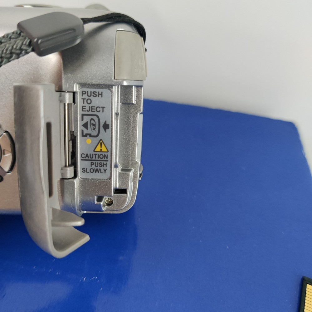 Olympus D-575 Compact Digital Camera Silver Tested Boxed plus memory card