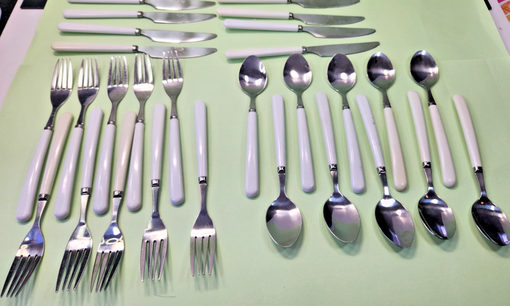 PLACE SETTING FOR 10 LA CUISINE WHITE PLASTIC HANDLE FLATWARE IMPERIAL