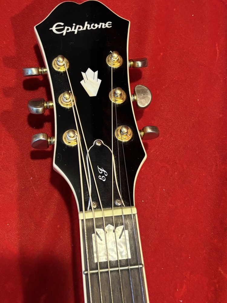 Epiphone Jumbo Model EJ-200SCE/N ACOUSTIC/ELECTRIC