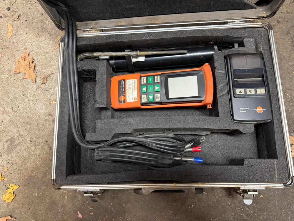 Testo 325-M Combustion Analyzer in case