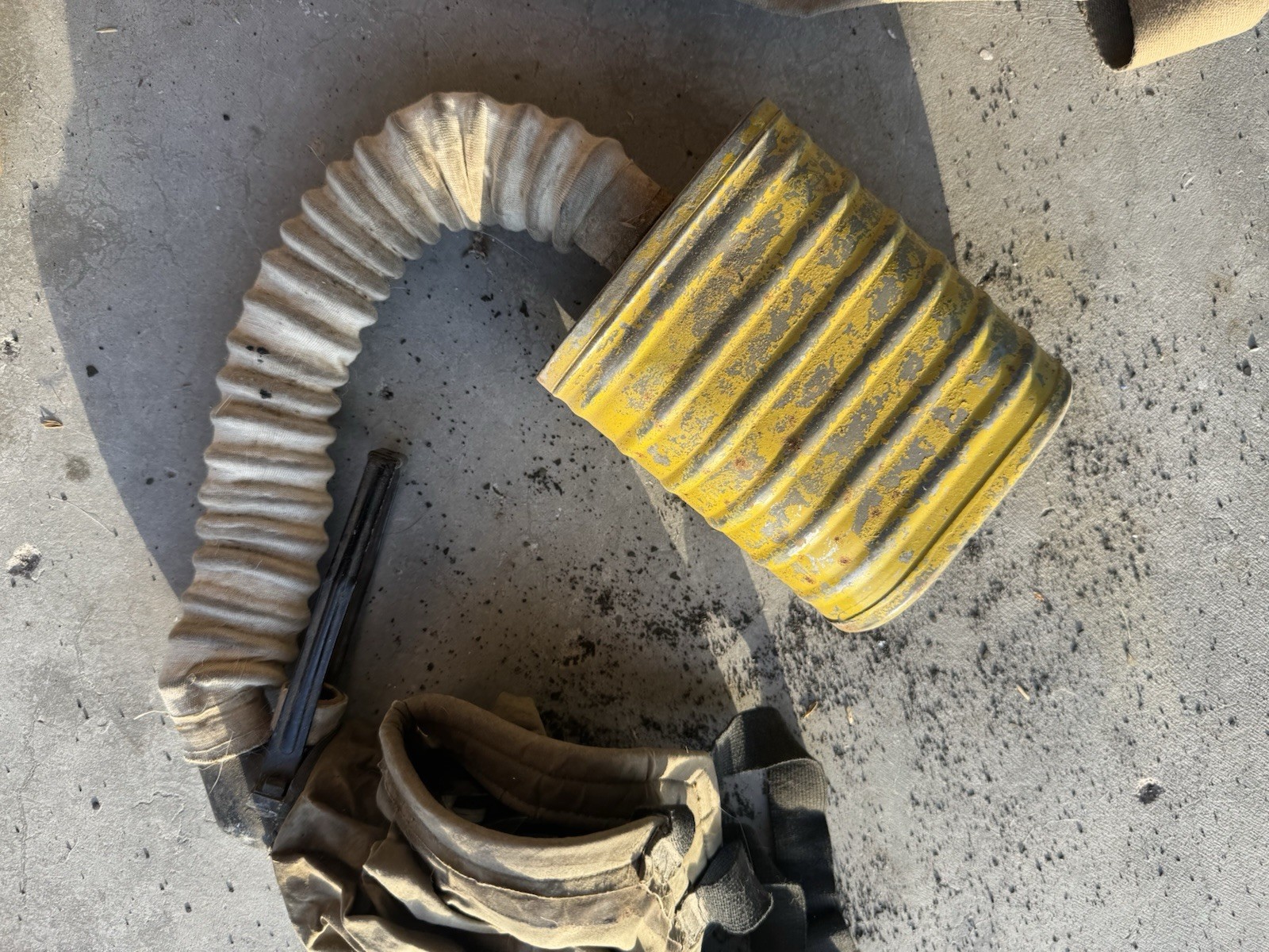 Vintage Dutch commercial Model 128 gas mask For Rehab Display 1930’s Rehab