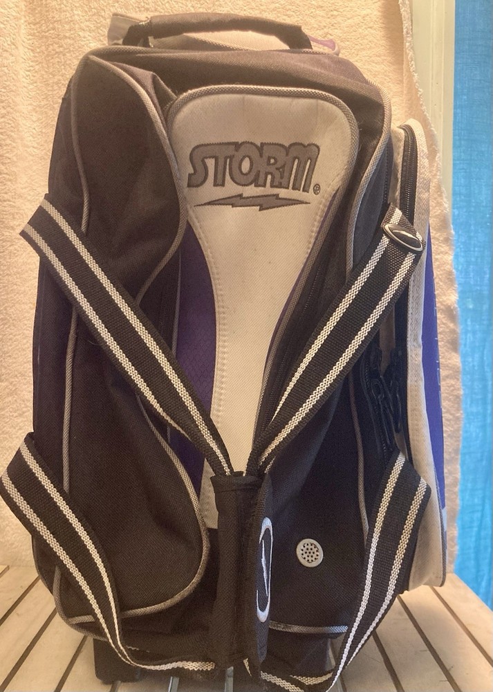 Storm Rolling Thunder bowling bag for 2 Balls retractable locking handle wheels