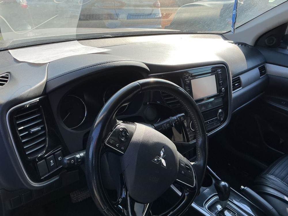 OUTLANDER 2017 Glove Box 4944629