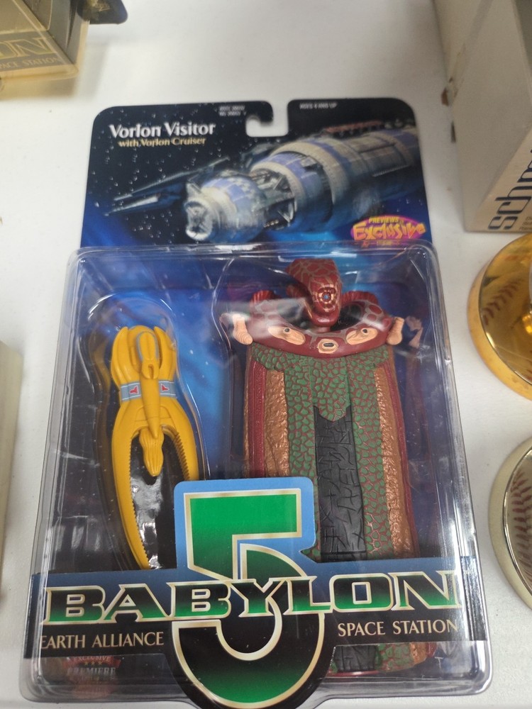 Babylon 5 Action Figure - Vorlon Visitor - (SEALED)