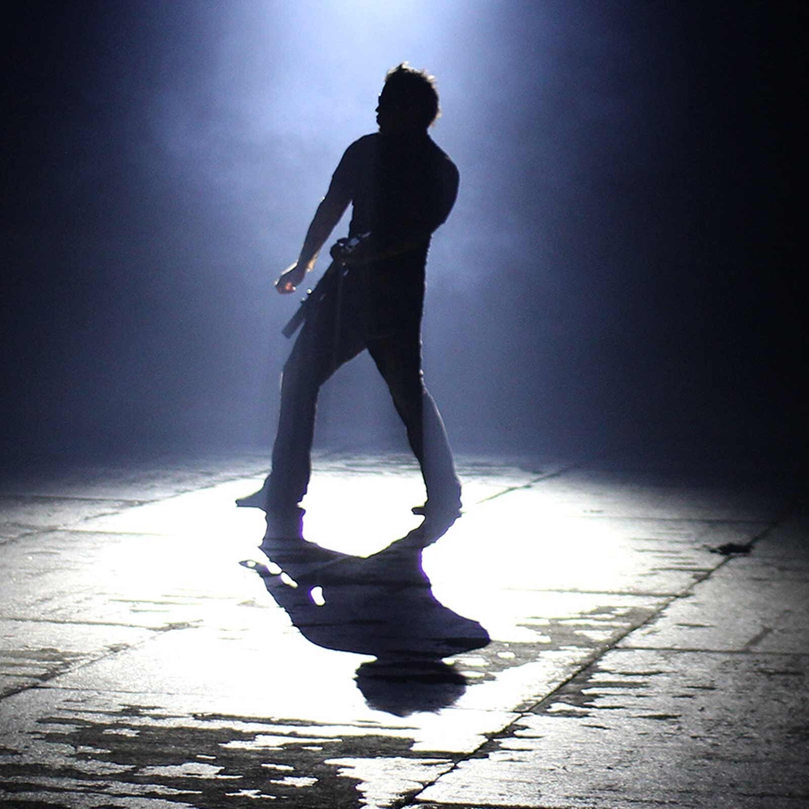 Chauvet H-700 Hurricane 700 Fog Smoke Haze Effect Machine Includes Fluid Remote