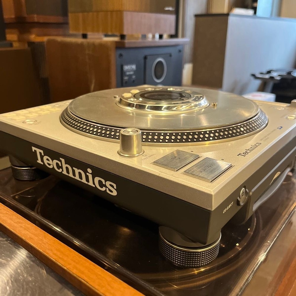 Technics SL-DZ1200 Digital DJ Turntable MP3 Direct Drive Scratch Deck