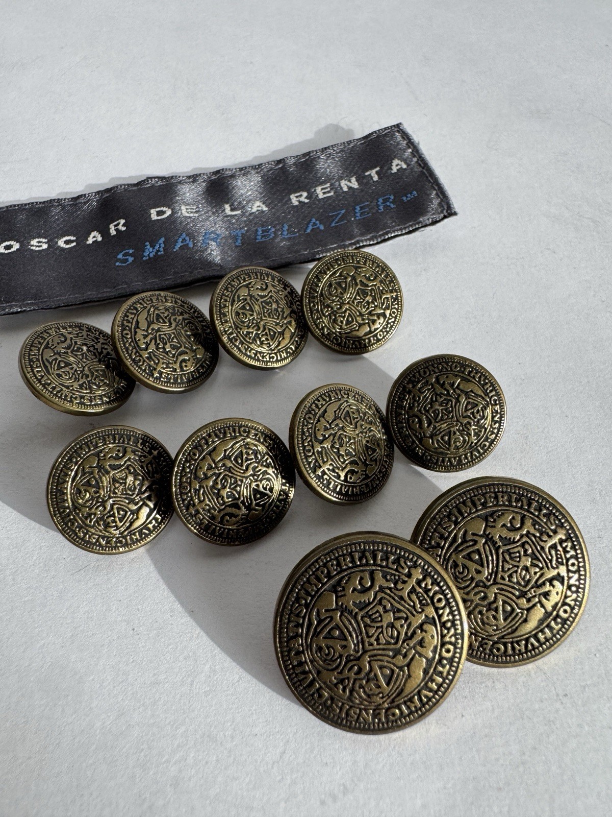 Oscar de la Renta Blazer 10 Button Set Bronze Filigree Lions Shield Latin Phrase