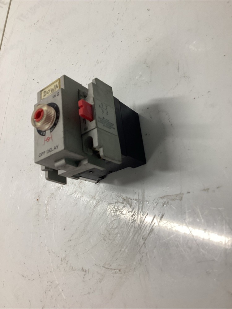 Allen-Bradley 196-FTB Ser B Off Delay Timer Relay U-582