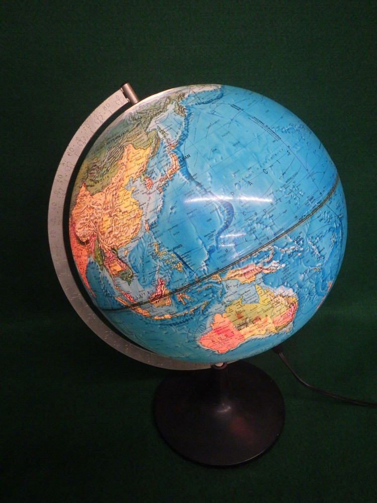 1972 vintage Lighted World Globe/map Scan-Globe, 15" Tall