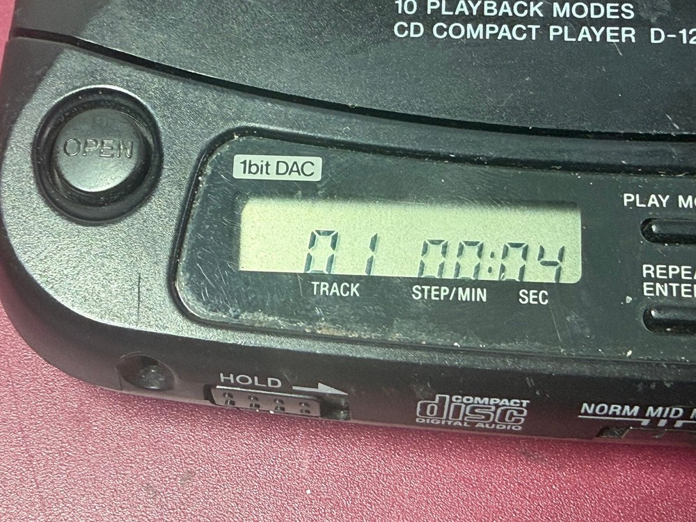 Sony Discman D-121 Portable CD Player Megabass 1bit DAC 10 Playback Modes