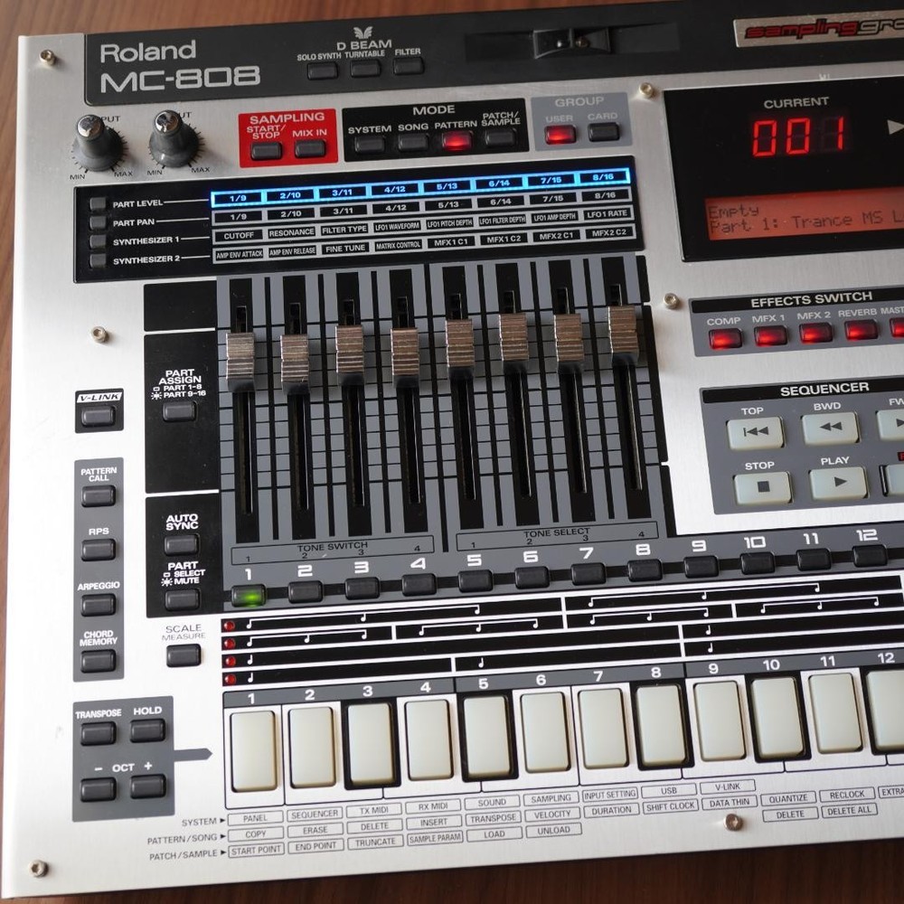 Roland MC-808 (+512 RAM)Sampling Groovebox Sampler Sequencer Used