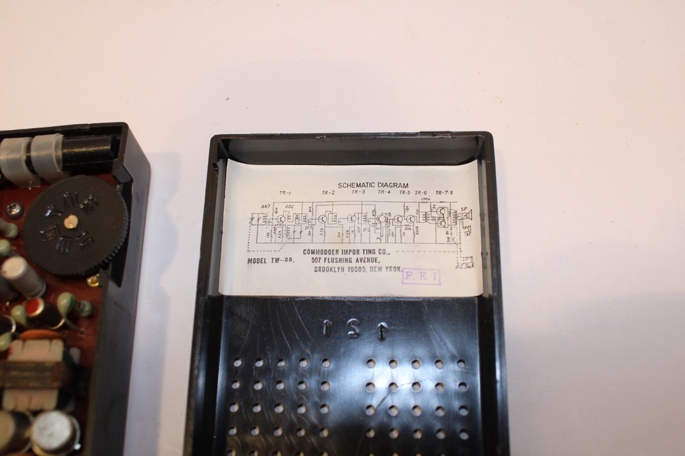 Commodore Superlative TW 88 Transistor Radio (1965?)