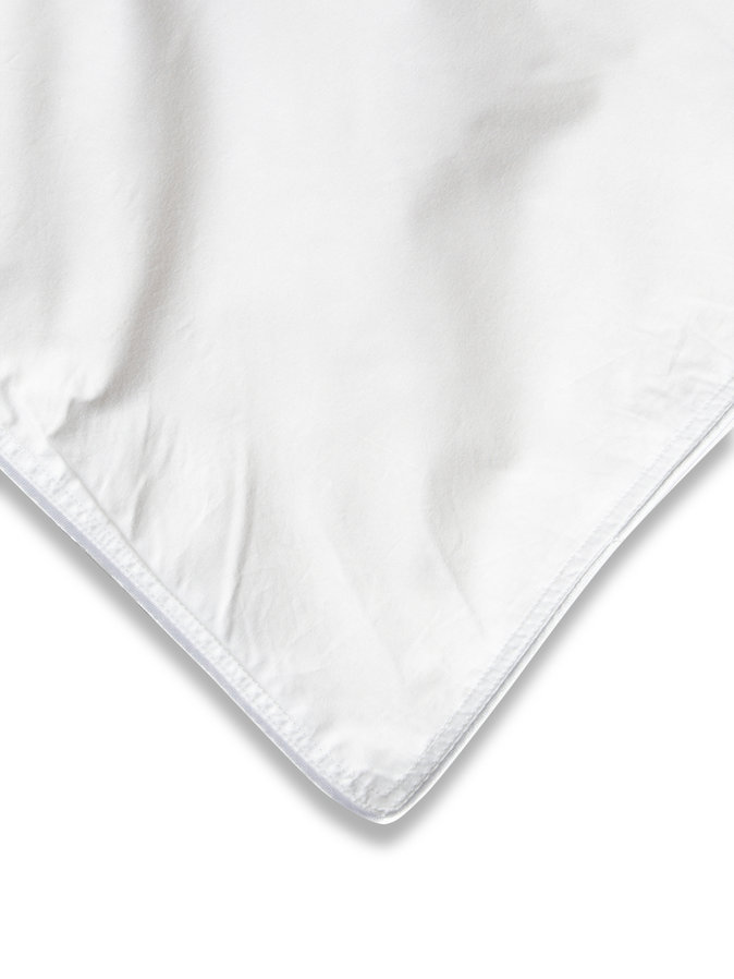 Grand Chateaux Lush Lightweight Comforter, Queen
