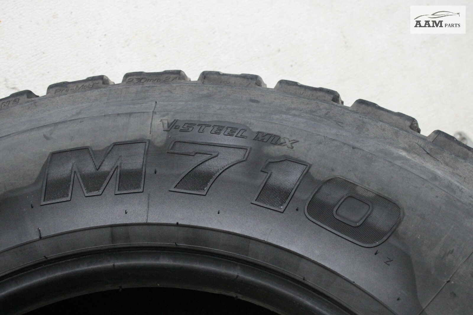 2018-2024 FREIGHTLINER CASCADIA WHEEL TIRE 295/75 R22.5 BRIDGESTONE OEM