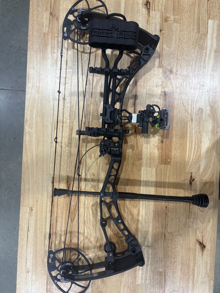 Used RH Bowtech Solution LS ready to hunt!