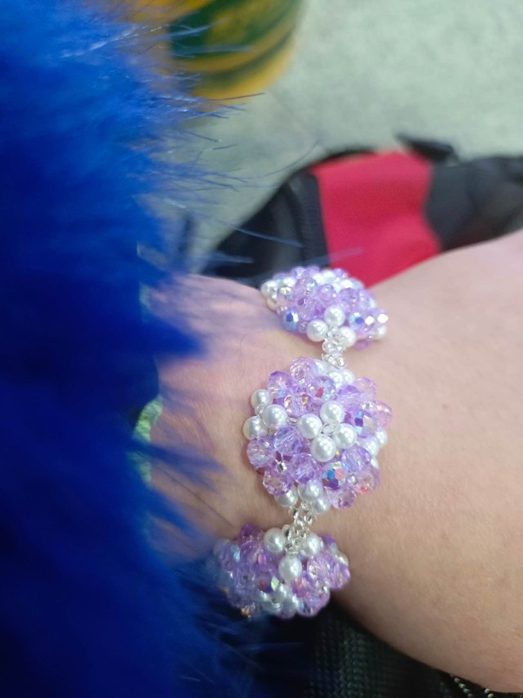 Handcrafted Crystal Beaded Bracelet with Elegant Clasp (Multiple Colors)