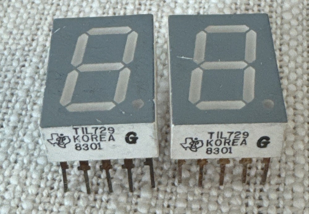 2 X TIL729 - Alpha Numeric 7 SEGMENTS Display - Texas Instruments Vintage Part