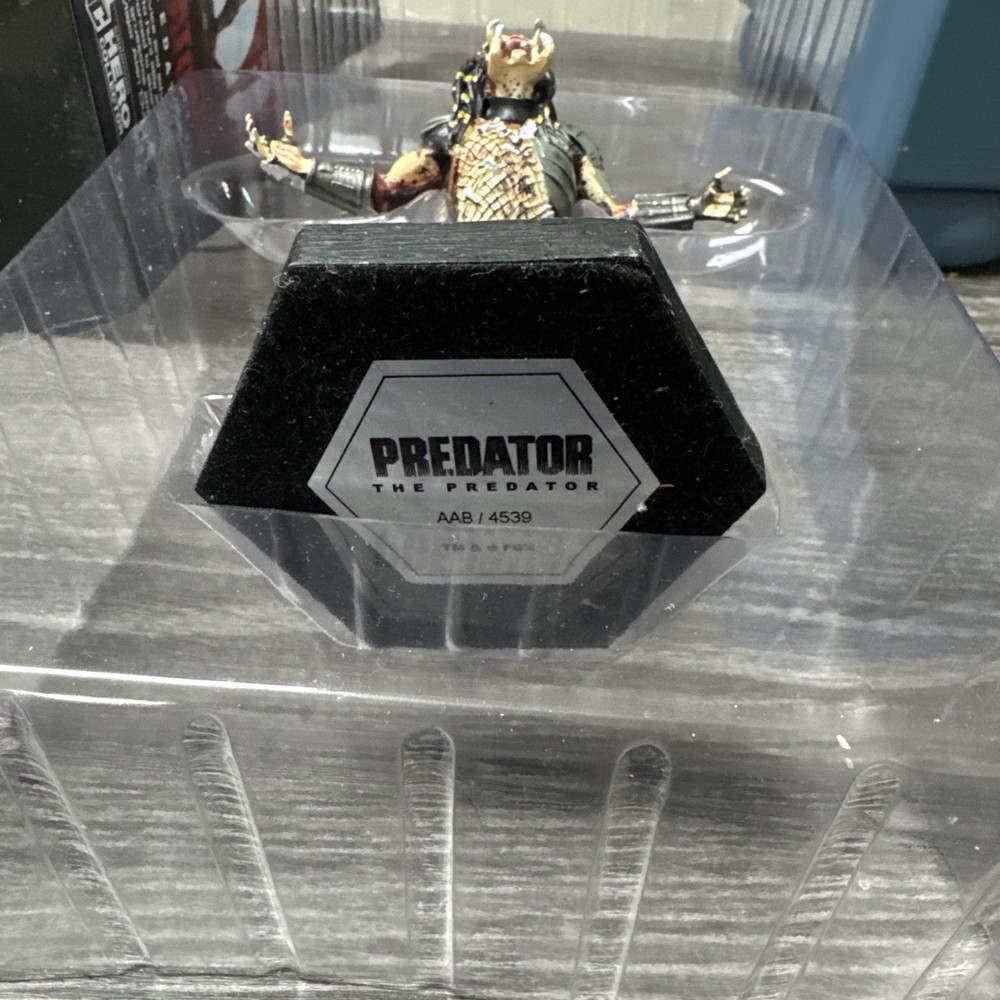 2016 Eaglemoss Alien & Predator Figurine Collection The Predator
