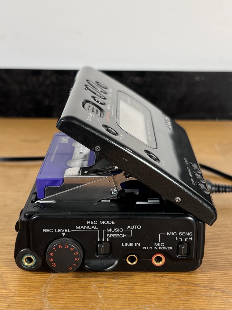Sony TCD-D8 DAT Walkman Portable Recorder Tested Working w/ Case & AC Adapter